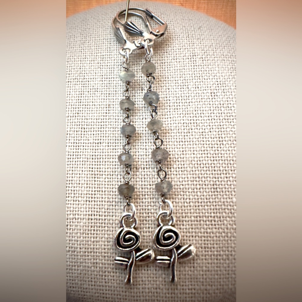 🌹Handcrafted ‘Labradorite & Roses’ Drop Chain Earrings❣️